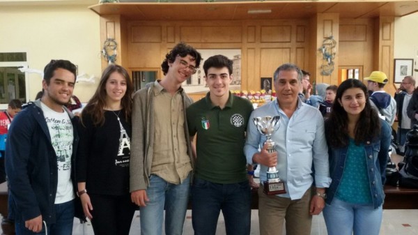 La squadra del Liceo Cannizzaro di Palermo ha vinto il titolo italiano Juniores ai campionati giovanili studenteschi di scacchi. Foto repubblica.it