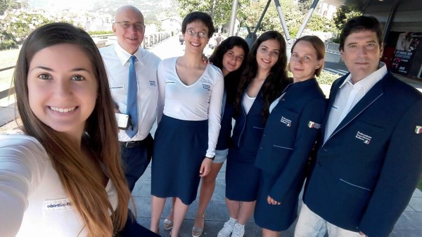 la Nazionale Femminile (nella foto assente la Movileanu) con il Capitano Lexy Ortega e il Presidente della FSI