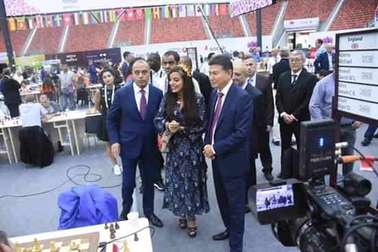 E questa è la figlia del Presidente dello Stato, Leyla Aliyeva. Anche lei ha una carica molto importante e il loro continuo arrivare in sala di gioco dimostra l'importanza di questa competizione in Azerbaigian.