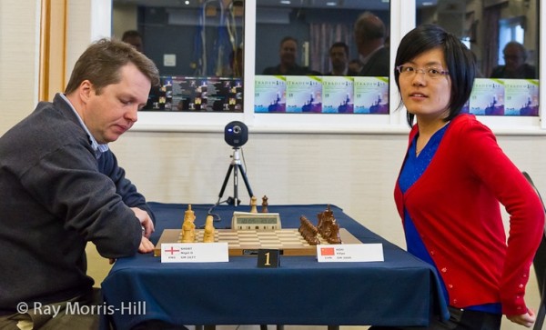 Short e Hou Yifan