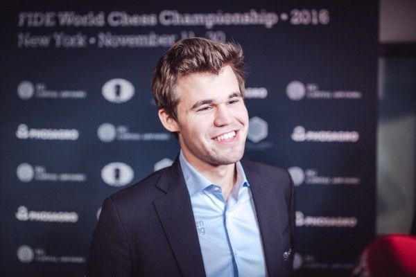 Carlsen visibilmente soddisfatto dopo aver riacciuffato Karjakin!