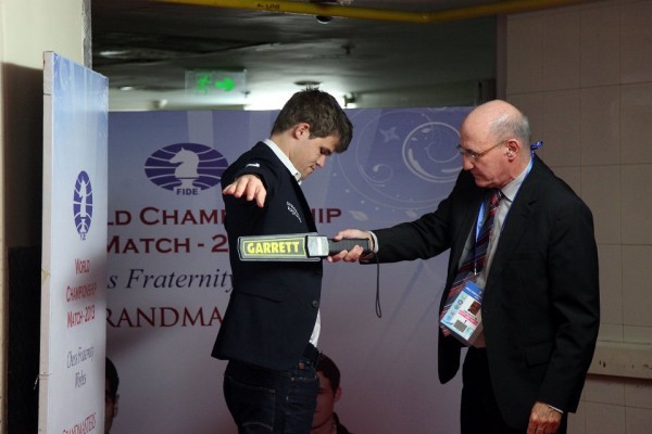 RoboCarlsen passa i controlli