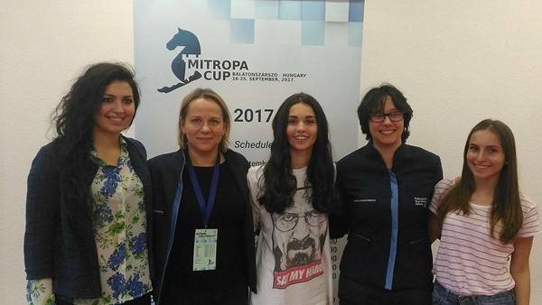 la formazione dell'Italia Femminile al completo