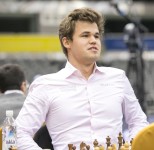 carlsen_dohachess2016_day1_by-emelianova_4y3a5311