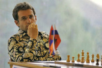 Levon aronian, protagonista di tanti clamorosi successi con l'Armenia nelle Olimpiadi, e vincitore dell'Europeo nel 1999 quando veniva schierato in quarta scacchiera
