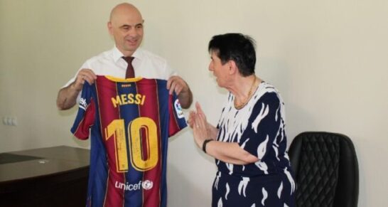 Regalo inaspettato con dedica per gli 80 anni di Nona!