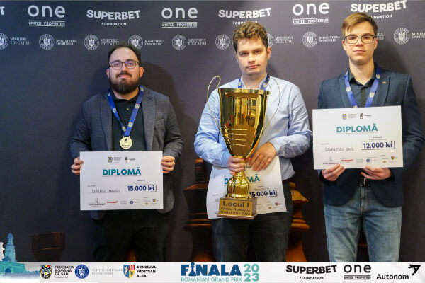 Bogdan-Daniel Deac, qui vincitore dal Romanian GP 2023: ai lati Chigaev, 2°, e Gavrilescu, 3°