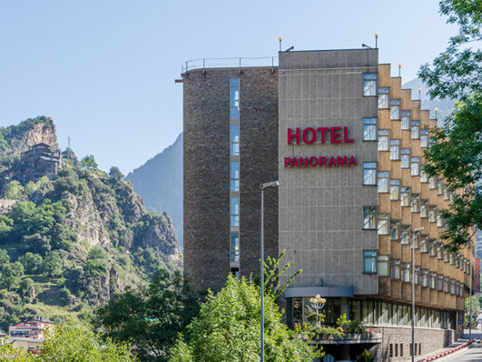 000_HotelPanorama-600x398